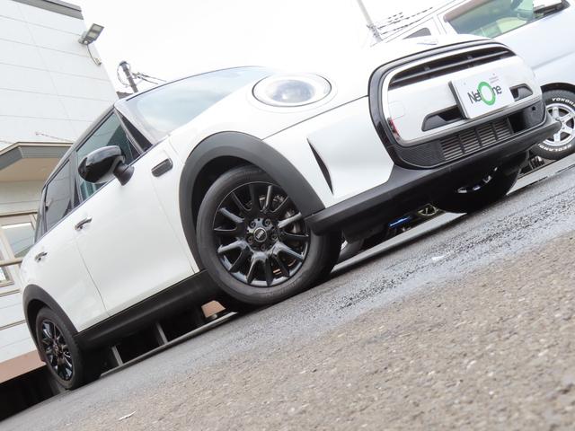 MINI クーパーD クラシック・トリム バックカメラ クリアランスソナー オートクルーズコントロール 衝突被害軽減システム オートライト アルミホイール スマートキー シートヒーター LEDヘッドランプ アイドリングストップ オットマン(27枚目)