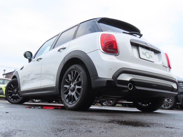 MINI クーパーD クラシック・トリム バックカメラ クリアランスソナー オートクルーズコントロール 衝突被害軽減システム オートライト アルミホイール スマートキー シートヒーター LEDヘッドランプ アイドリングストップ オットマン(28枚目)