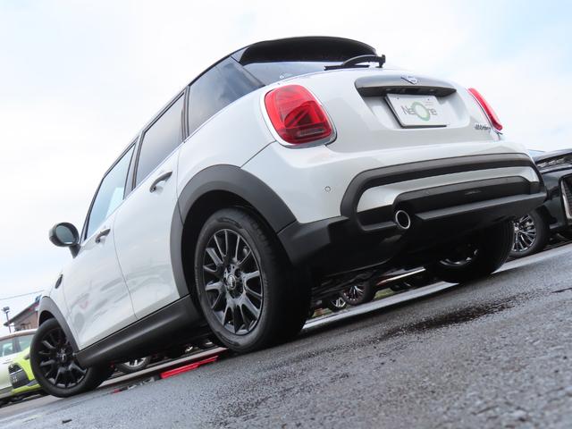 MINI クーパーD クラシック・トリム バックカメラ クリアランスソナー オートクルーズコントロール 衝突被害軽減システム オートライト アルミホイール スマートキー シートヒーター LEDヘッドランプ アイドリングストップ オットマン(29枚目)