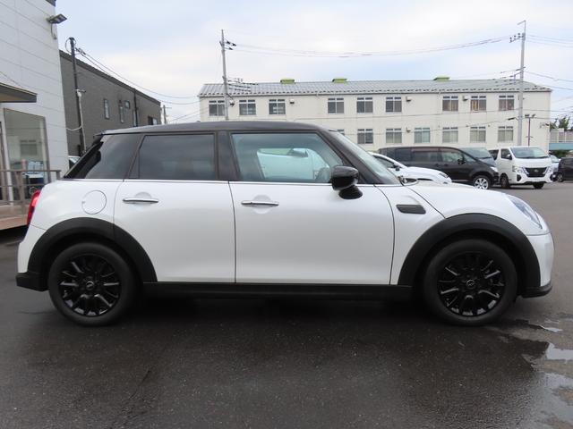 MINI クーパーD クラシック・トリム バックカメラ クリアランスソナー オートクルーズコントロール 衝突被害軽減システム オートライト アルミホイール スマートキー シートヒーター LEDヘッドランプ アイドリングストップ オットマン(31枚目)