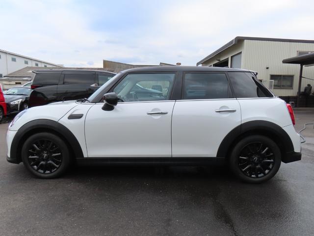 MINI クーパーD クラシック・トリム バックカメラ クリアランスソナー オートクルーズコントロール 衝突被害軽減システム オートライト アルミホイール スマートキー シートヒーター LEDヘッドランプ アイドリングストップ オットマン(32枚目)