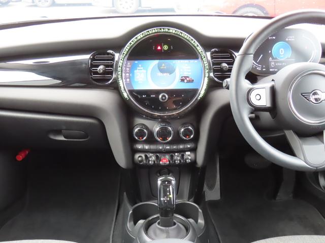 MINI クーパーD クラシック・トリム バックカメラ クリアランスソナー オートクルーズコントロール 衝突被害軽減システム オートライト アルミホイール スマートキー シートヒーター LEDヘッドランプ アイドリングストップ オットマン(38枚目)