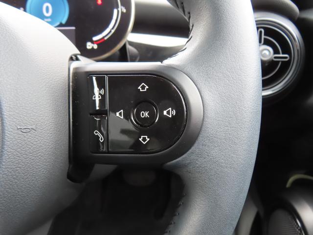 MINI クーパーD クラシック・トリム バックカメラ クリアランスソナー オートクルーズコントロール 衝突被害軽減システム オートライト アルミホイール スマートキー シートヒーター LEDヘッドランプ アイドリングストップ オットマン(41枚目)