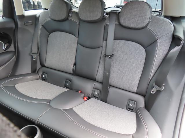 MINI クーパーD クラシック・トリム バックカメラ クリアランスソナー オートクルーズコントロール 衝突被害軽減システム オートライト アルミホイール スマートキー シートヒーター LEDヘッドランプ アイドリングストップ オットマン(43枚目)