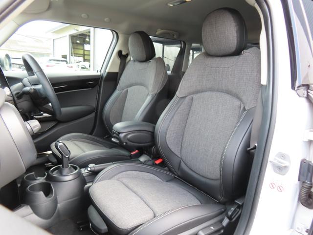 MINI クーパーD クラシック・トリム バックカメラ クリアランスソナー オートクルーズコントロール 衝突被害軽減システム オートライト アルミホイール スマートキー シートヒーター LEDヘッドランプ アイドリングストップ オットマン(44枚目)