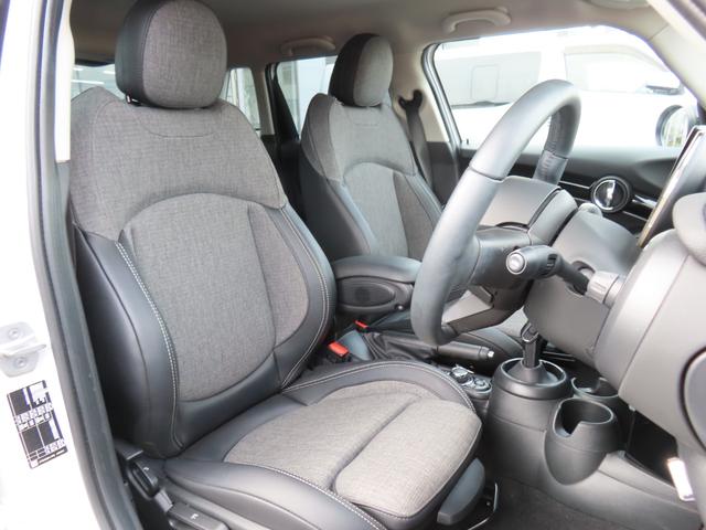 MINI クーパーD クラシック・トリム バックカメラ クリアランスソナー オートクルーズコントロール 衝突被害軽減システム オートライト アルミホイール スマートキー シートヒーター LEDヘッドランプ アイドリングストップ オットマン(45枚目)