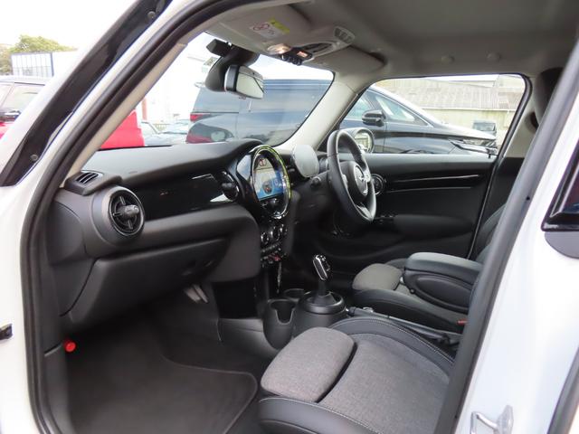 MINI クーパーD クラシック・トリム バックカメラ クリアランスソナー オートクルーズコントロール 衝突被害軽減システム オートライト アルミホイール スマートキー シートヒーター LEDヘッドランプ アイドリングストップ オットマン(47枚目)