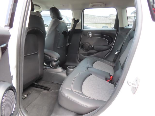 MINI クーパーD クラシック・トリム バックカメラ クリアランスソナー オートクルーズコントロール 衝突被害軽減システム オートライト アルミホイール スマートキー シートヒーター LEDヘッドランプ アイドリングストップ オットマン(48枚目)