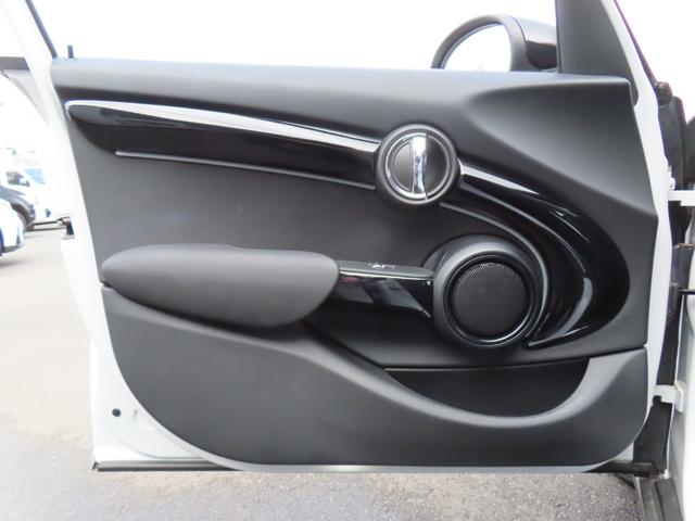 MINI クーパーD クラシック・トリム バックカメラ クリアランスソナー オートクルーズコントロール 衝突被害軽減システム オートライト アルミホイール スマートキー シートヒーター LEDヘッドランプ アイドリングストップ オットマン(54枚目)