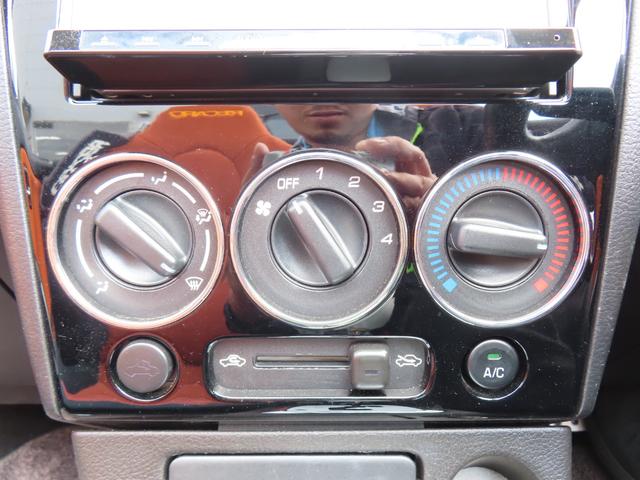 コペン アルティメットエディションＩＩ　オープンカー　ＥＴＣ　バックカメラ　ナビ　ＴＶ　ＡＴ　キーレスエントリー　シートヒーター　アルミホイール　衝突安全ボディ　ＡＢＳ　ＣＤ　ＤＶＤ再生　Ｂｌｕｅｔｏｏｔｈ　エアコン　パワーステアリング（8枚目）