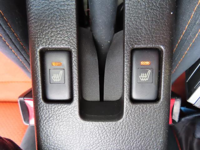 コペン アルティメットエディションＩＩ　オープンカー　ＥＴＣ　バックカメラ　ナビ　ＴＶ　ＡＴ　キーレスエントリー　シートヒーター　アルミホイール　衝突安全ボディ　ＡＢＳ　ＣＤ　ＤＶＤ再生　Ｂｌｕｅｔｏｏｔｈ　エアコン　パワーステアリング（11枚目）