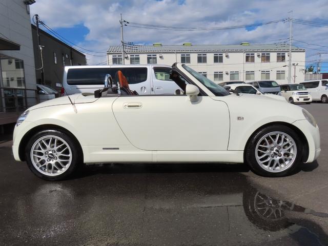 コペン アルティメットエディションＩＩ　オープンカー　ＥＴＣ　バックカメラ　ナビ　ＴＶ　ＡＴ　キーレスエントリー　シートヒーター　アルミホイール　衝突安全ボディ　ＡＢＳ　ＣＤ　ＤＶＤ再生　Ｂｌｕｅｔｏｏｔｈ　エアコン　パワーステアリング（22枚目）