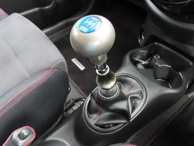 マーチ ニスモ　Ｓ　バックカメラ　ナビ　ＴＶ　アルミホイール　オートライト　スマートキー　電動格納ミラー　ＭＴ　盗難防止システム　衝突安全ボディ　ＡＢＳ　ＥＳＣ　ＣＤ　ＤＶＤ再生　ＵＳＢ　ミュージックプレイヤー接続可（9枚目）