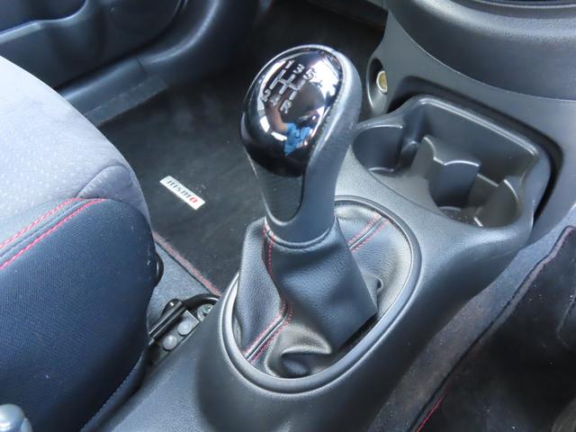 マーチ ニスモ　Ｓ　ＥＴＣ　ナビ　アルミホイール　オートライト　スマートキー　電動格納ミラー　ＭＴ　盗難防止システム　衝突安全ボディ　ＡＢＳ　ＥＳＣ　ＣＤ　ＤＶＤ再生　ミュージックプレイヤー接続可　Ｂｌｕｅｔｏｏｔｈ（10枚目）