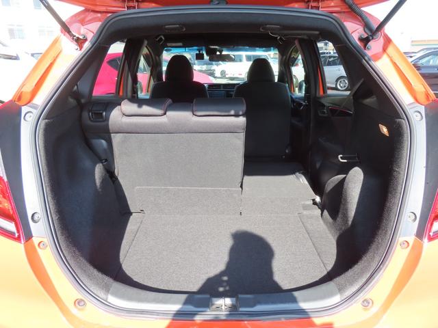 フィット RS ホンダセンシング ETC オートクルーズコントロール レーンアシスト 衝突被害軽減システム アルミホイール オートライト LEDヘッドランプ スマートキー アイドリングストップ 電動格納ミラー フルフラット MT(40枚目)