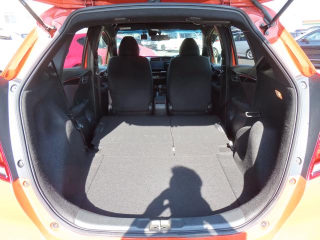 フィット RS ホンダセンシング ETC オートクルーズコントロール レーンアシスト 衝突被害軽減システム アルミホイール オートライト LEDヘッドランプ スマートキー アイドリングストップ 電動格納ミラー フルフラット MT(41枚目)