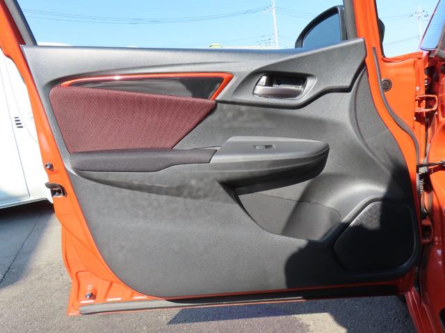 フィット RS ホンダセンシング ETC オートクルーズコントロール レーンアシスト 衝突被害軽減システム アルミホイール オートライト LEDヘッドランプ スマートキー アイドリングストップ 電動格納ミラー フルフラット MT(53枚目)