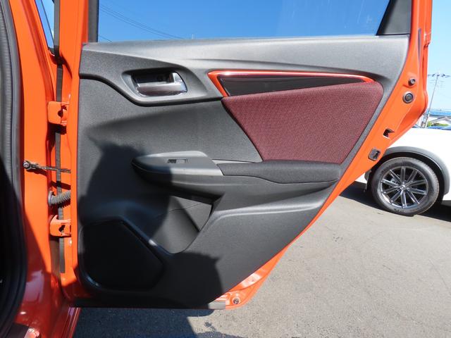 フィット RS ホンダセンシング ETC オートクルーズコントロール レーンアシスト 衝突被害軽減システム アルミホイール オートライト LEDヘッドランプ スマートキー アイドリングストップ 電動格納ミラー フルフラット MT(54枚目)