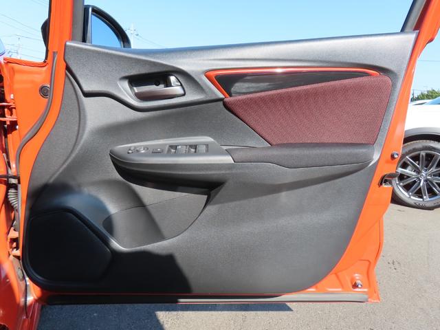 フィット RS ホンダセンシング ETC オートクルーズコントロール レーンアシスト 衝突被害軽減システム アルミホイール オートライト LEDヘッドランプ スマートキー アイドリングストップ 電動格納ミラー フルフラット MT(55枚目)