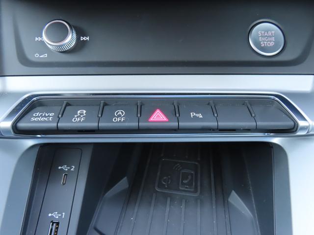 Ｑ３ ３５ＴＦＳＩアドバンスド　全周囲カメラ　クリアランスソナー　レーンアシスト　衝突被害軽減システム　ナビ　ＬＥＤヘッドランプ　ヘッドライトウォッシャー　電動リアゲート　アルミホイール　スマートキー　アイドリングストップ（9枚目）