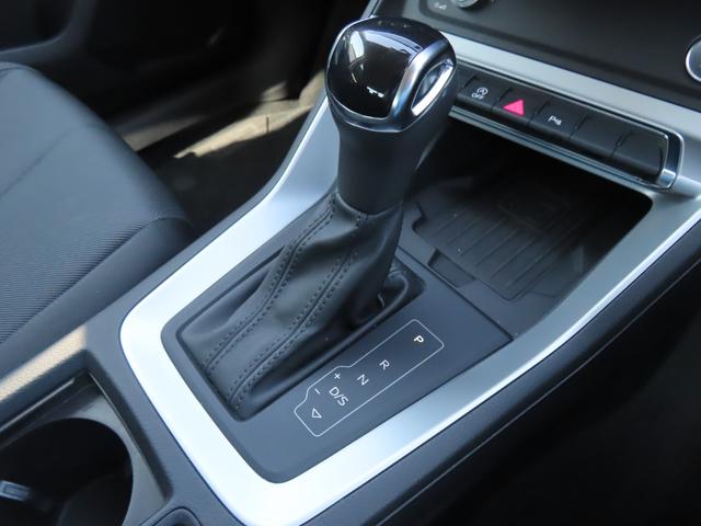 Ｑ３ ３５ＴＦＳＩアドバンスド　全周囲カメラ　クリアランスソナー　レーンアシスト　衝突被害軽減システム　ナビ　ＬＥＤヘッドランプ　ヘッドライトウォッシャー　電動リアゲート　アルミホイール　スマートキー　アイドリングストップ（10枚目）