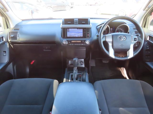 ランドクルーザープラド ＴＸ　４ＷＤ　ＥＴＣ　バックカメラ　ナビ　ＴＶ　オートライト　アルミホイール　スマートキー　ＡＴ　盗難防止システム　衝突安全ボディ　ＣＤ　Ｂｌｕｅｔｏｏｔｈ　ＡＢＳ　ＥＳＣ　エアコン　パワーステアリング（2枚目）