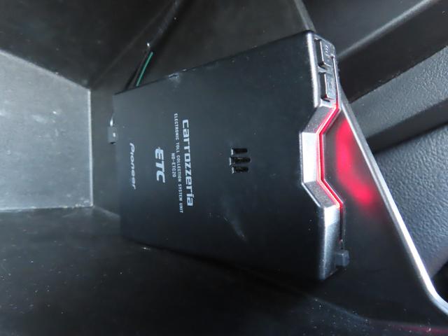 ランドクルーザープラド ＴＸ　４ＷＤ　ＥＴＣ　バックカメラ　ナビ　ＴＶ　オートライト　アルミホイール　スマートキー　ＡＴ　盗難防止システム　衝突安全ボディ　ＣＤ　Ｂｌｕｅｔｏｏｔｈ　ＡＢＳ　ＥＳＣ　エアコン　パワーステアリング（4枚目）