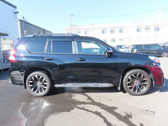 ランドクルーザープラド ＴＸ　４ＷＤ　ＥＴＣ　バックカメラ　ナビ　ＴＶ　オートライト　アルミホイール　スマートキー　ＡＴ　盗難防止システム　衝突安全ボディ　ＣＤ　Ｂｌｕｅｔｏｏｔｈ　ＡＢＳ　ＥＳＣ　エアコン　パワーステアリング（21枚目）