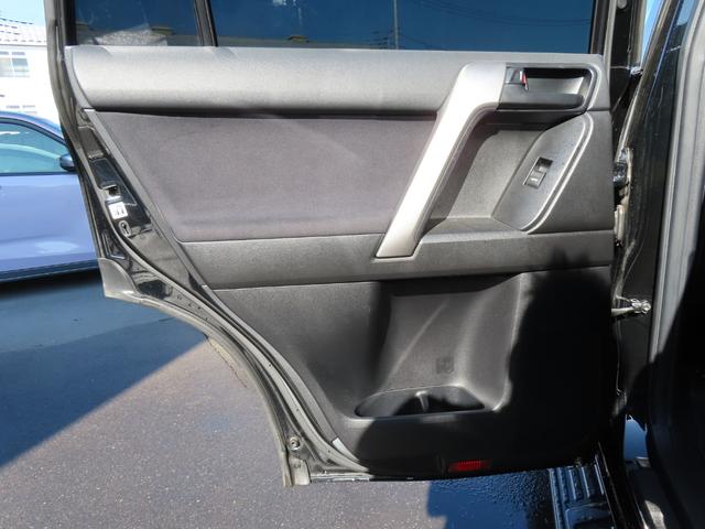 ランドクルーザープラド ＴＸ　４ＷＤ　ＥＴＣ　バックカメラ　ナビ　ＴＶ　オートライト　アルミホイール　スマートキー　ＡＴ　盗難防止システム　衝突安全ボディ　ＣＤ　Ｂｌｕｅｔｏｏｔｈ　ＡＢＳ　ＥＳＣ　エアコン　パワーステアリング（51枚目）