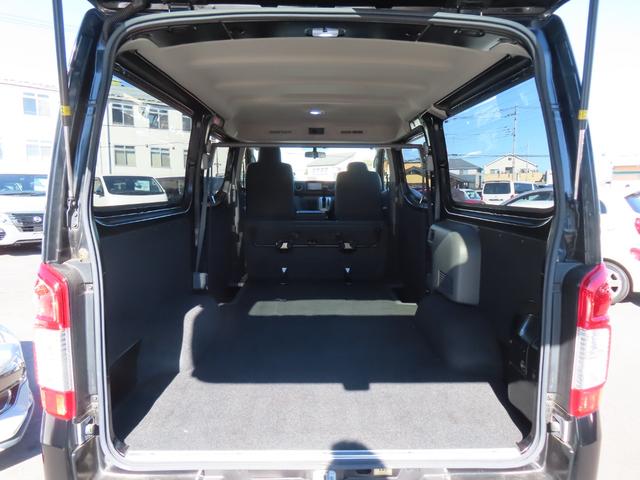 ＮＶ３５０キャラバンバン 　ＥＴＣ　バックカメラ　ナビ　ＴＶ　両側スライドドア　キーレスエントリー　電動格納ミラー　ＡＴ　アルミホイール　ＣＤ　ＵＳＢ　Ｂｌｕｅｔｏｏｔｈ　エアコン　パワーステアリング　パワーウィンドウ（19枚目）