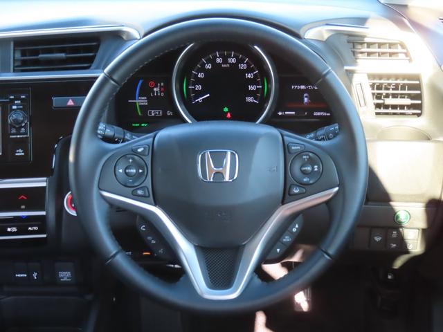 フィットハイブリッド Ｌ　ホンダセンシング　ハイブリッド　ＥＴＣ　バックカメラ　ＴＶ　オートクルーズコントロール　レーンアシスト　衝突被害軽減システム　オートライト　ＬＥＤヘッドランプ　スマートキー　アイドリングストップ　電動格納ミラー　ＡＴ（3枚目）