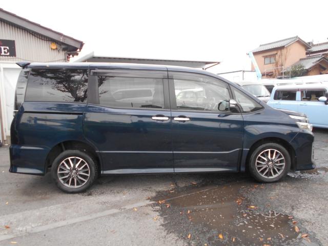 ヴォクシー ZS 煌 4WD 純正ナビ フルセグTV Bカメラ DVD再生 ブルートゥース 純正フリップダウンモニター 新品ドラレコ 両側パワースライドドア スマートキー プッシュスタート ETC 純正アルミ Tチェーン(8枚目)