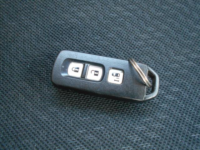 N-BOXカスタム G・Lパッケージ 純正ナビ ワンセグTV バックカメラ DVD再生 フリップダウンモニター 新品ドラレコ パワースライドドア スマートキー プッシュスタート ETC 純正アルミ 純正HID ウィンカーミラー Tチェーン(17枚目)