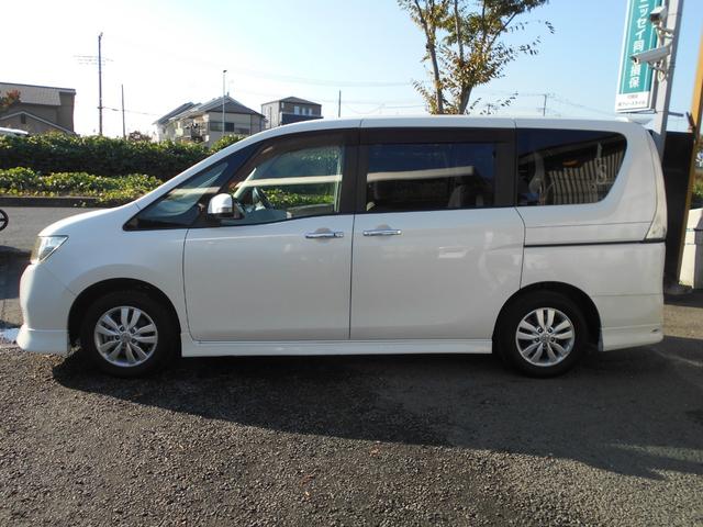 セレナ ２０Ｇ　純正ナビ　フルセグＴＶ　バックカメラ　ＤＶＤ再生　ブルートゥース　新品ドラレコ　エアロ　アルパインフリップダウンモニター　両側パワースライドドア　インテリキー　プッシュスタート　ＥＴＣ　チェーンベルト（9枚目）