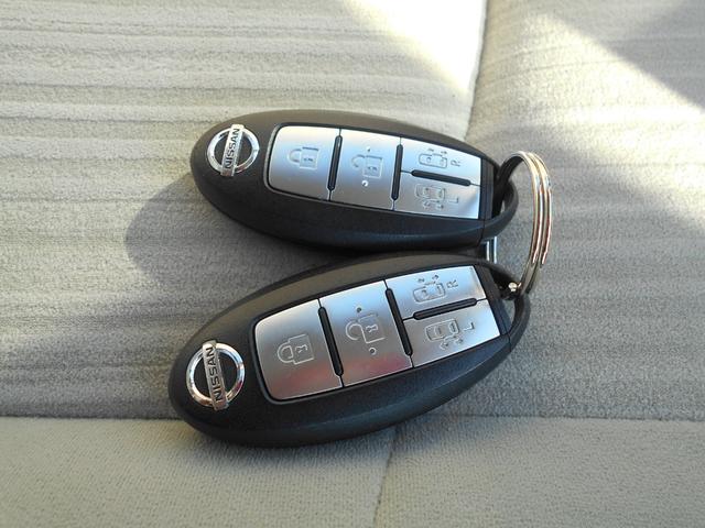 セレナ ２０Ｇ　純正ナビ　フルセグＴＶ　バックカメラ　ＤＶＤ再生　ブルートゥース　新品ドラレコ　エアロ　アルパインフリップダウンモニター　両側パワースライドドア　インテリキー　プッシュスタート　ＥＴＣ　チェーンベルト（15枚目）