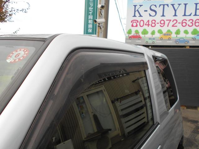 やはりあってうれしいドアバイザーです。雨の日や、高速道路などでは大変重宝します♪愛煙家の方にも必需品ですね♪購入すると意外とお値段がするものです。あって損は無い一品です☆