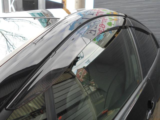 プリウス Ｓツーリングセレクション　社外フルエアロ　純正８インチナビ　フルセグＴＶ　Ｂカメラ　ＤＶＤ再生　ブルートゥース　レザーシート　スマートキー　プッシュスタート　シートヒーター　ＥＴＣ　４本新品タイヤ　ウッドハンドル　Ｔチェーン（27枚目）