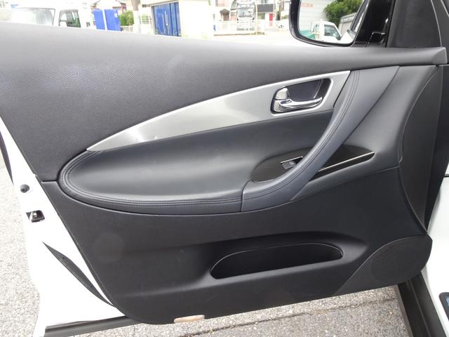 スカイラインクロスオーバー ３７０ＧＴ　ＶＱ３７ＶＨＲエンジン　７速ＡＴ　黒半革　ＢＯＳＥ音響　地デジＴＶ　純正ＨＤＤナビ　ＣＤ／ＤＶＤ再生　音楽録音　バック／サイドカメラ　スマートキー　後席電動格納　キセノン　オートライト　純正１８アルミ（59枚目）
