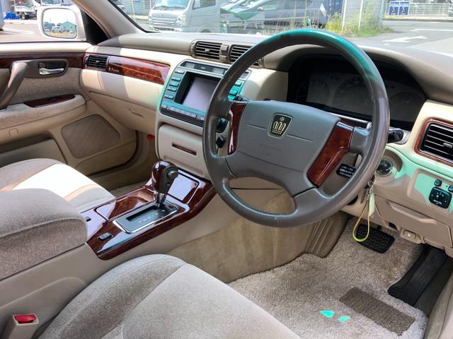 クラウン ロイヤルサルーン　プレミアム　特別仕様車　後期型　直６／１ＪＺエンジン　パール単色　クルコン　キーレス　全席パワーシート　リア電動サンシェード　純正ＤＶＤナビ　ＣＤ／ＣＳ　リアスモーク　ＨＩＤ　フォグ　オートライト　木目調パネル（47枚目）