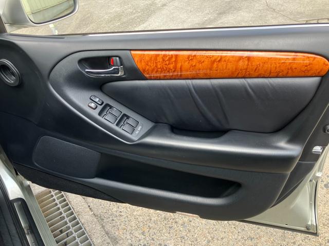 アリスト Ｓ３００ベルテックスエディション　１０ｔｈアニバーサリー　特別仕様車　２ＪＺエンジン　黒革　車高調　レクサスＧＳ用１８アルミ　ＪＢＬサウンド　専用本木目内装　クルコン　キーレス　６連奏ＣＤ／ＣＳ　コーナーセンサー　トランクスポイラー（58枚目）