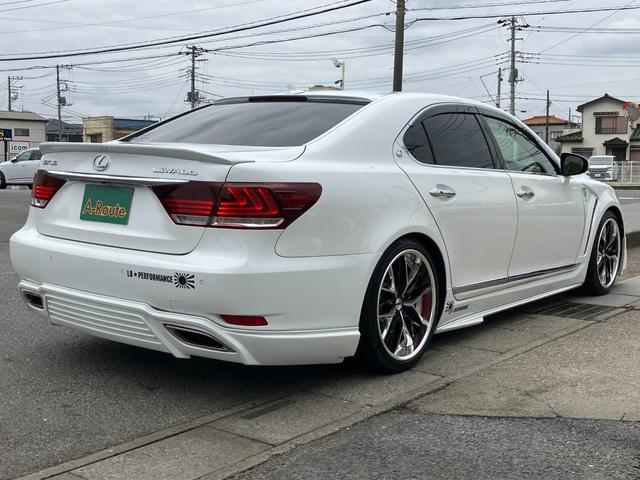 ＬＳ ＬＳ４６０　バージョンＣ　Ｉパッケージ　後期型　黒革　サンルーフ　ＷＡＬＤフルエアロ／フロントフェンダー　クレンツェ２０アルミ　レーダークルーズ　ＢＳＭ　地デジＴＶ　Ｂｌｕｅｔｏｏｔｈ接続　純正ＨＤＤナビ　ＣＤ／ＤＶＤ再生　バックカメラ（11枚目）