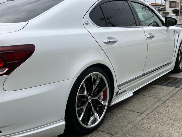 ＬＳ ＬＳ４６０　バージョンＣ　Ｉパッケージ　後期型　黒革　サンルーフ　ＷＡＬＤフルエアロ／フロントフェンダー　クレンツェ２０アルミ　レーダークルーズ　ＢＳＭ　地デジＴＶ　Ｂｌｕｅｔｏｏｔｈ接続　純正ＨＤＤナビ　ＣＤ／ＤＶＤ再生　バックカメラ（29枚目）