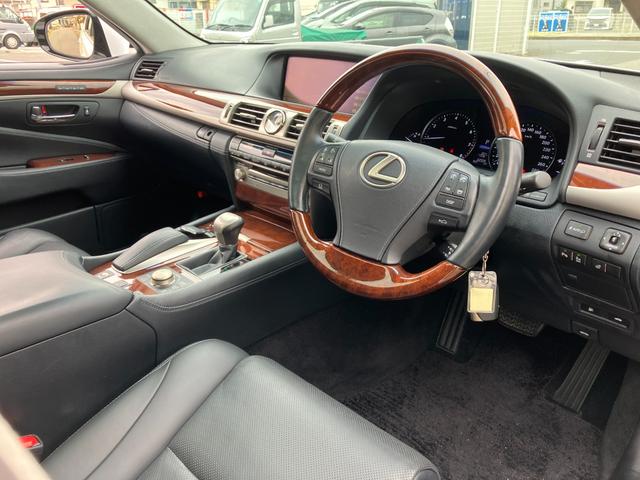 ＬＳ ＬＳ４６０　バージョンＣ　Ｉパッケージ　後期型　黒革　サンルーフ　ＷＡＬＤフルエアロ／フロントフェンダー　クレンツェ２０アルミ　レーダークルーズ　ＢＳＭ　地デジＴＶ　Ｂｌｕｅｔｏｏｔｈ接続　純正ＨＤＤナビ　ＣＤ／ＤＶＤ再生　バックカメラ（49枚目）