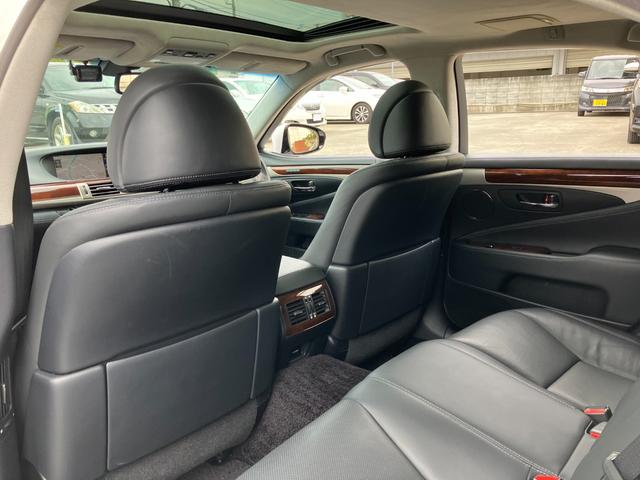 ＬＳ ＬＳ４６０　バージョンＣ　Ｉパッケージ　後期型　黒革　サンルーフ　ＷＡＬＤフルエアロ／フロントフェンダー　クレンツェ２０アルミ　レーダークルーズ　ＢＳＭ　地デジＴＶ　Ｂｌｕｅｔｏｏｔｈ接続　純正ＨＤＤナビ　ＣＤ／ＤＶＤ再生　バックカメラ（57枚目）