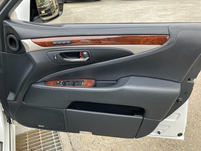 ＬＳ ＬＳ４６０　バージョンＣ　Ｉパッケージ　後期型　黒革　サンルーフ　ＷＡＬＤフルエアロ／フロントフェンダー　クレンツェ２０アルミ　レーダークルーズ　ＢＳＭ　地デジＴＶ　Ｂｌｕｅｔｏｏｔｈ接続　純正ＨＤＤナビ　ＣＤ／ＤＶＤ再生　バックカメラ（60枚目）