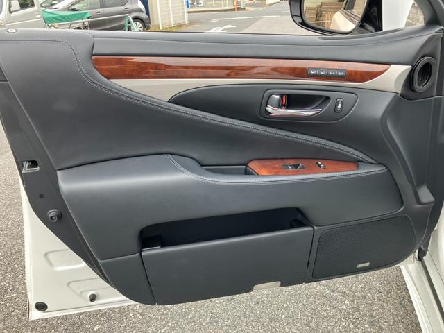 ＬＳ ＬＳ４６０　バージョンＣ　Ｉパッケージ　後期型　黒革　サンルーフ　ＷＡＬＤフルエアロ／フロントフェンダー　クレンツェ２０アルミ　レーダークルーズ　ＢＳＭ　地デジＴＶ　Ｂｌｕｅｔｏｏｔｈ接続　純正ＨＤＤナビ　ＣＤ／ＤＶＤ再生　バックカメラ（61枚目）
