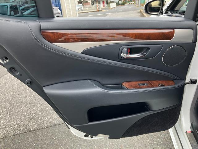 ＬＳ ＬＳ４６０　バージョンＣ　Ｉパッケージ　後期型　黒革　サンルーフ　ＷＡＬＤフルエアロ／フロントフェンダー　クレンツェ２０アルミ　レーダークルーズ　ＢＳＭ　地デジＴＶ　Ｂｌｕｅｔｏｏｔｈ接続　純正ＨＤＤナビ　ＣＤ／ＤＶＤ再生　バックカメラ（62枚目）