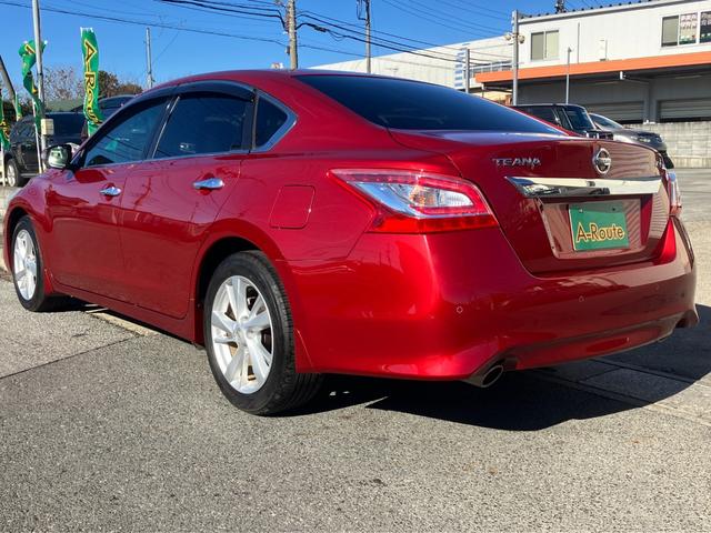 ティアナ XV ナビAVMパッケージ 黒革 サンルーフ 衝突軽減ブレーキ クルコン 全方位カメラ 助手席電動オットマン シートベンチレーション 地デジTV Bluetooth接続 純正メモリーナビ CD/DVD再生 ドラレコ 純正17AW(10枚目)