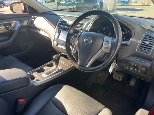 ティアナ XV ナビAVMパッケージ 黒革 サンルーフ 衝突軽減ブレーキ クルコン 全方位カメラ 助手席電動オットマン シートベンチレーション 地デジTV Bluetooth接続 純正メモリーナビ CD/DVD再生 ドラレコ 純正17AW(49枚目)