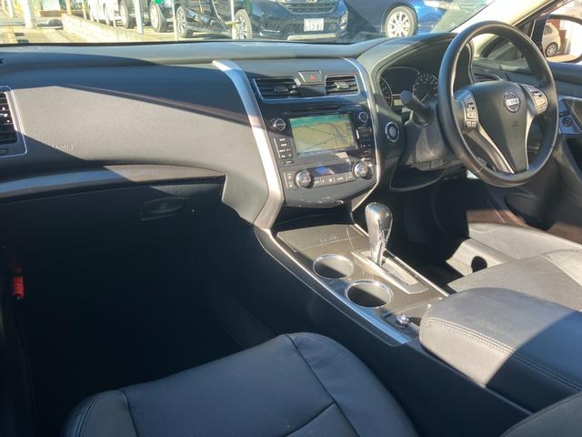 ティアナ XV ナビAVMパッケージ 黒革 サンルーフ 衝突軽減ブレーキ クルコン 全方位カメラ 助手席電動オットマン シートベンチレーション 地デジTV Bluetooth接続 純正メモリーナビ CD/DVD再生 ドラレコ 純正17AW(50枚目)